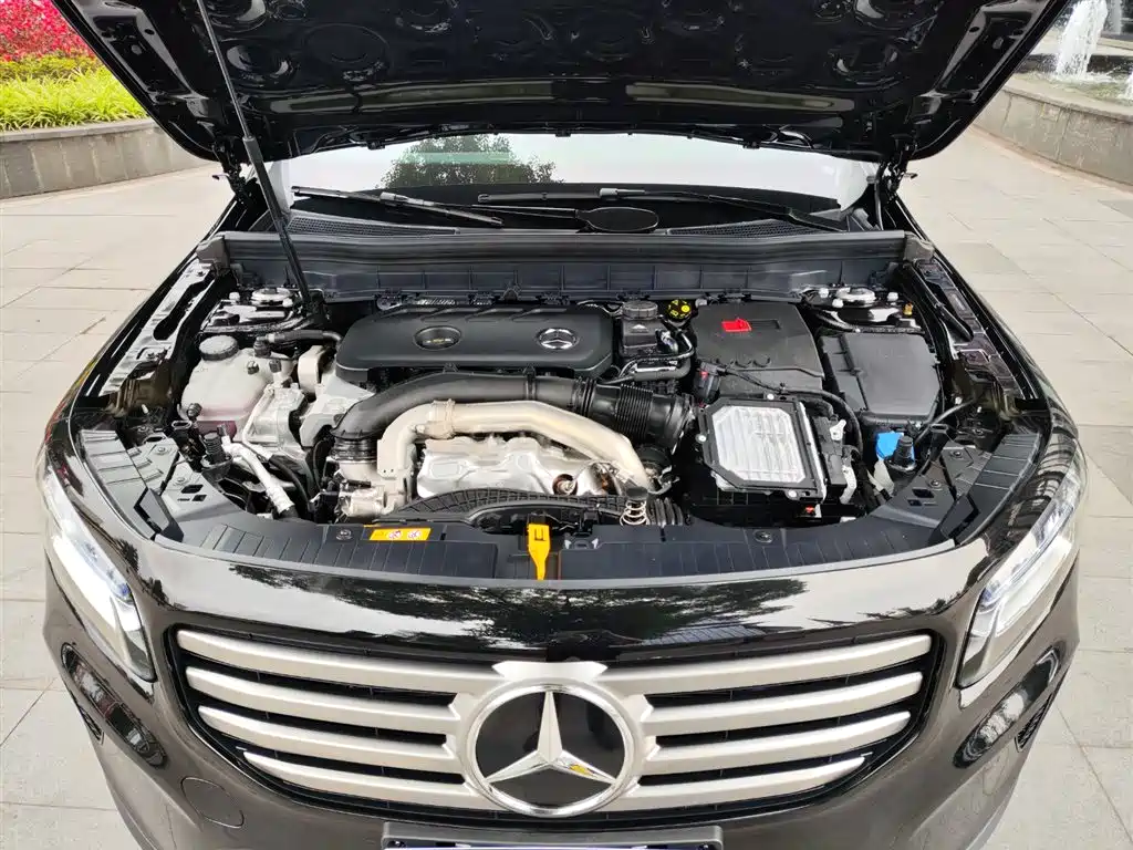 MERCEDES-BENZ GLB