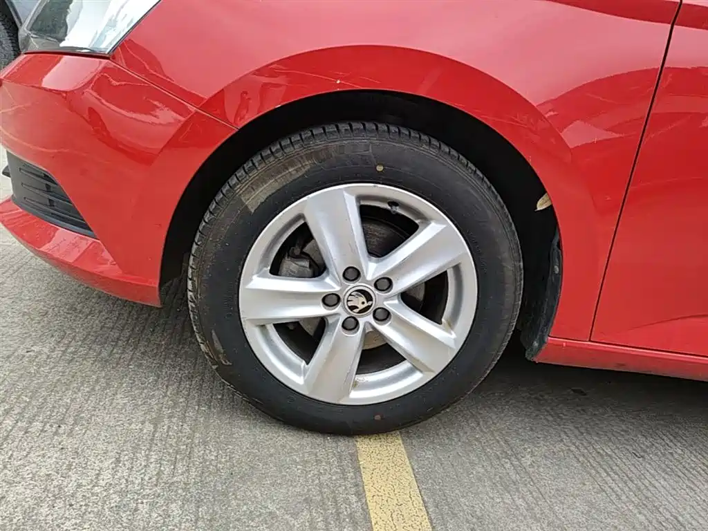 Škoda Fabia 2017 1.4L Auto Car Enjoy Edition фото 22