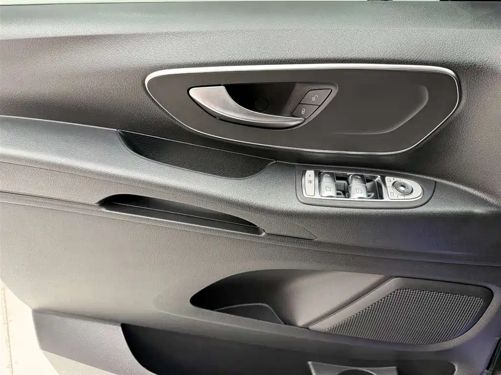 Mercedes-Benz Vito 2021 2.0T Business Edition 9-seater фото 21