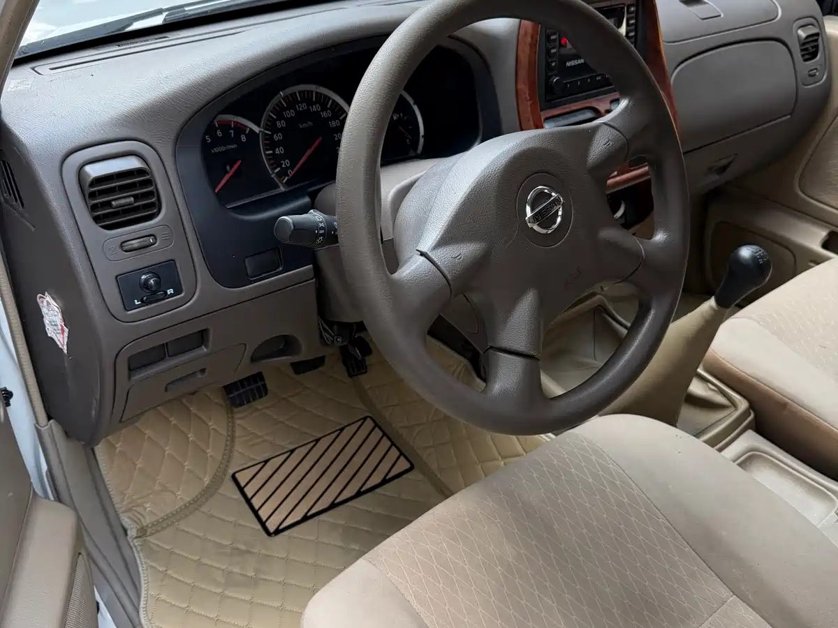 Nissan ZN Van 2015 2013 2.4L 2WD Luxury 5-seater