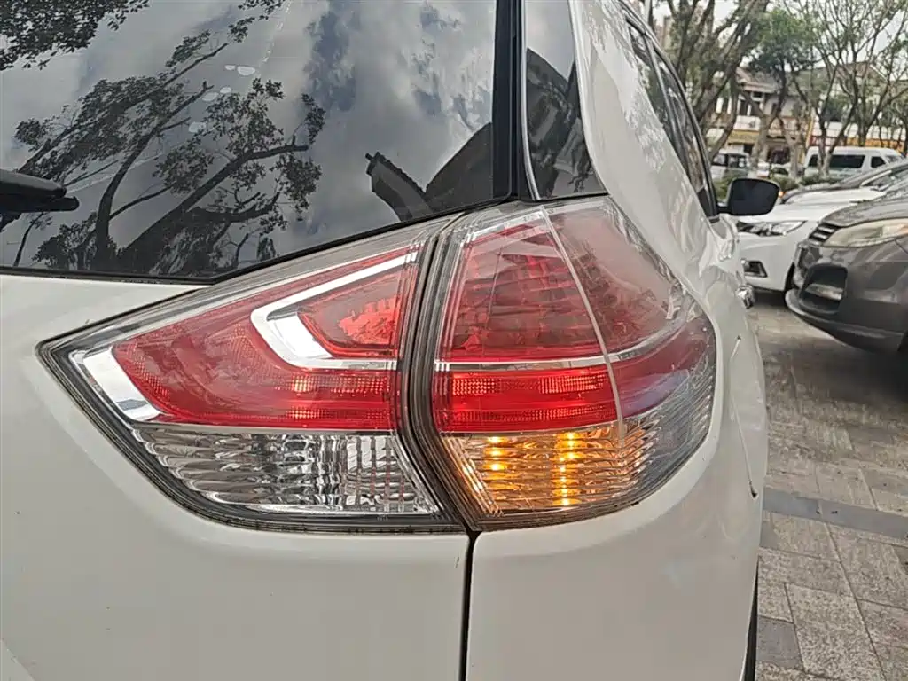 Photo 8 - Nissan X-Trail