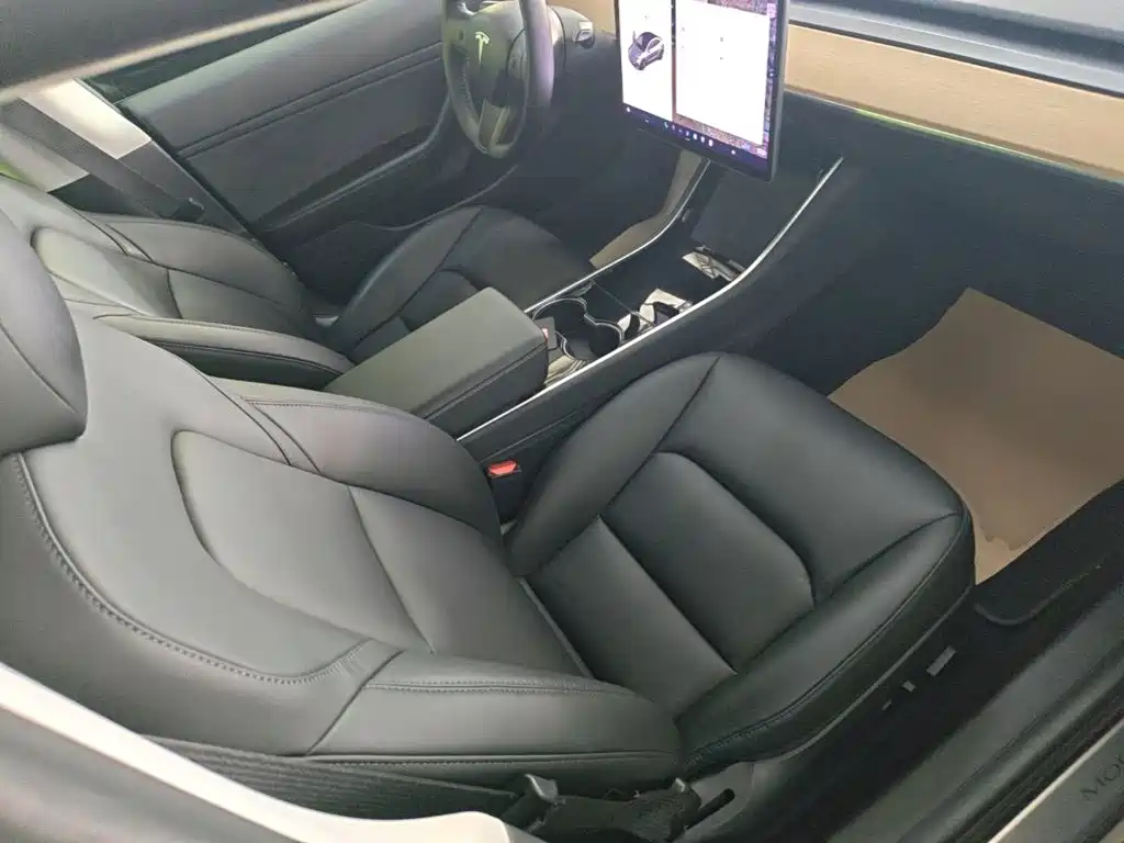 Фото 25 - Tesla Model 3