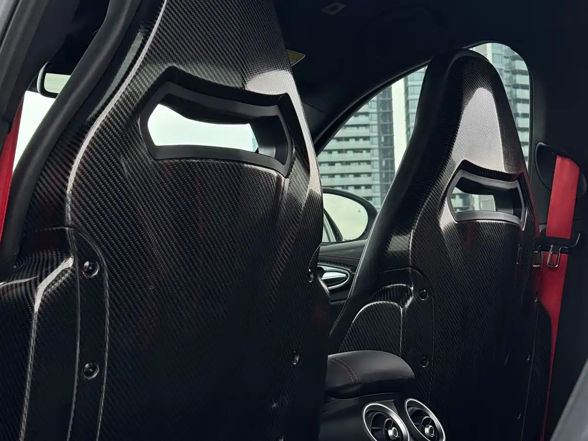 Alfa Romeo Giulia 2019 2.9T 510HP F1 Limited Edition фото 14