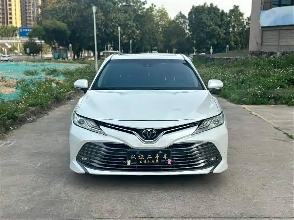 Toyota Camry 2018 2.0G Luxury Edition фото 2