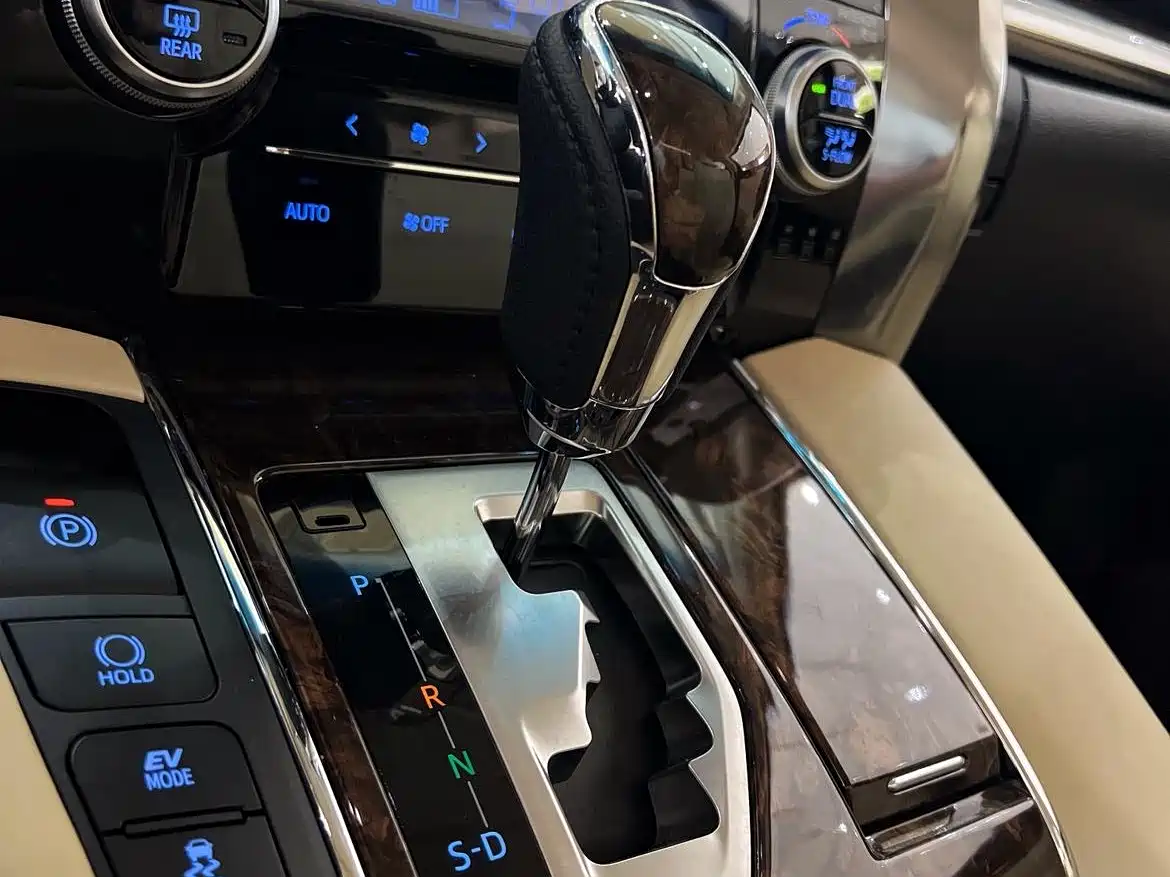 Toyota Alphard 2021 Hybrid 2.5L Luxury фото 23