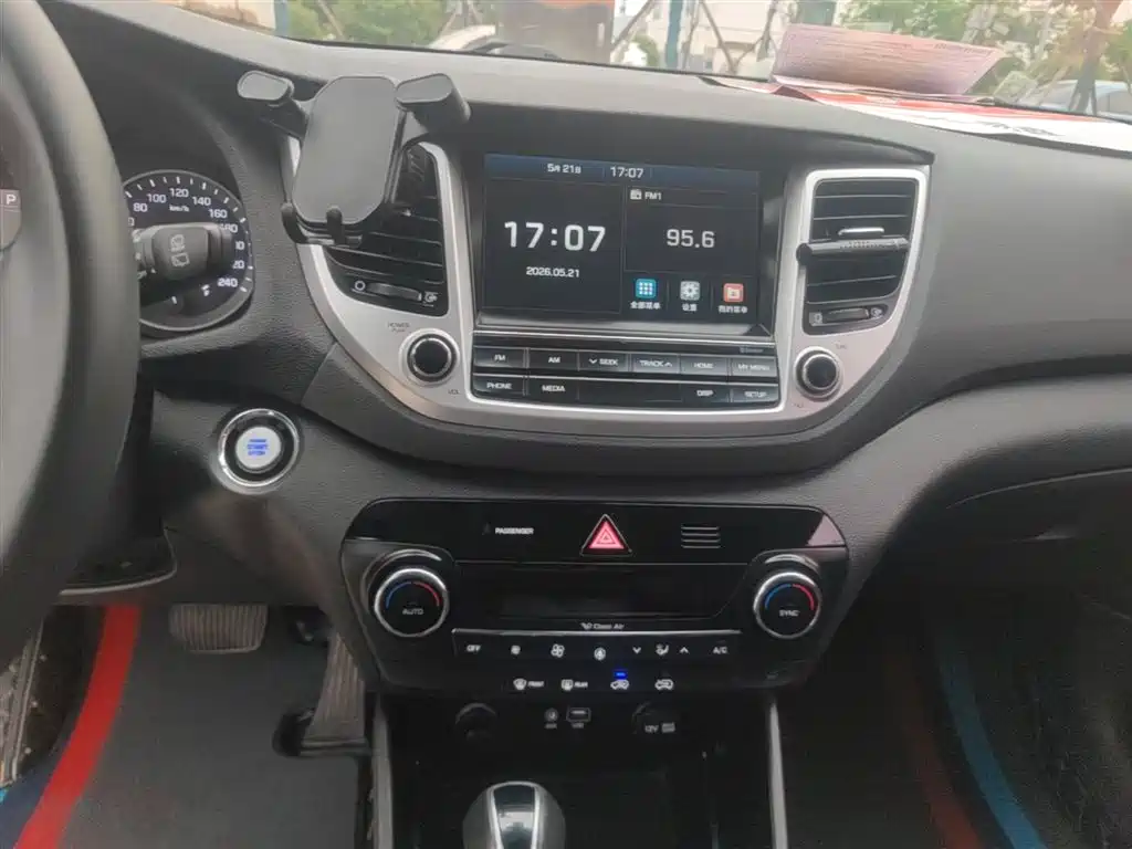 Hyundai Tucson 2018 1.6T DCT 2WD 15th Anniversary Special Edition фото 13