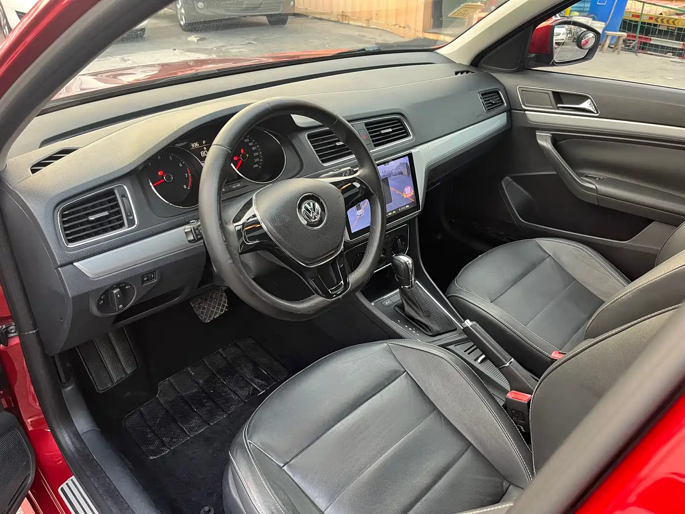 Volkswagen Lavida Tour 2015 1.6L Automatic Comfort Edition фото 8
