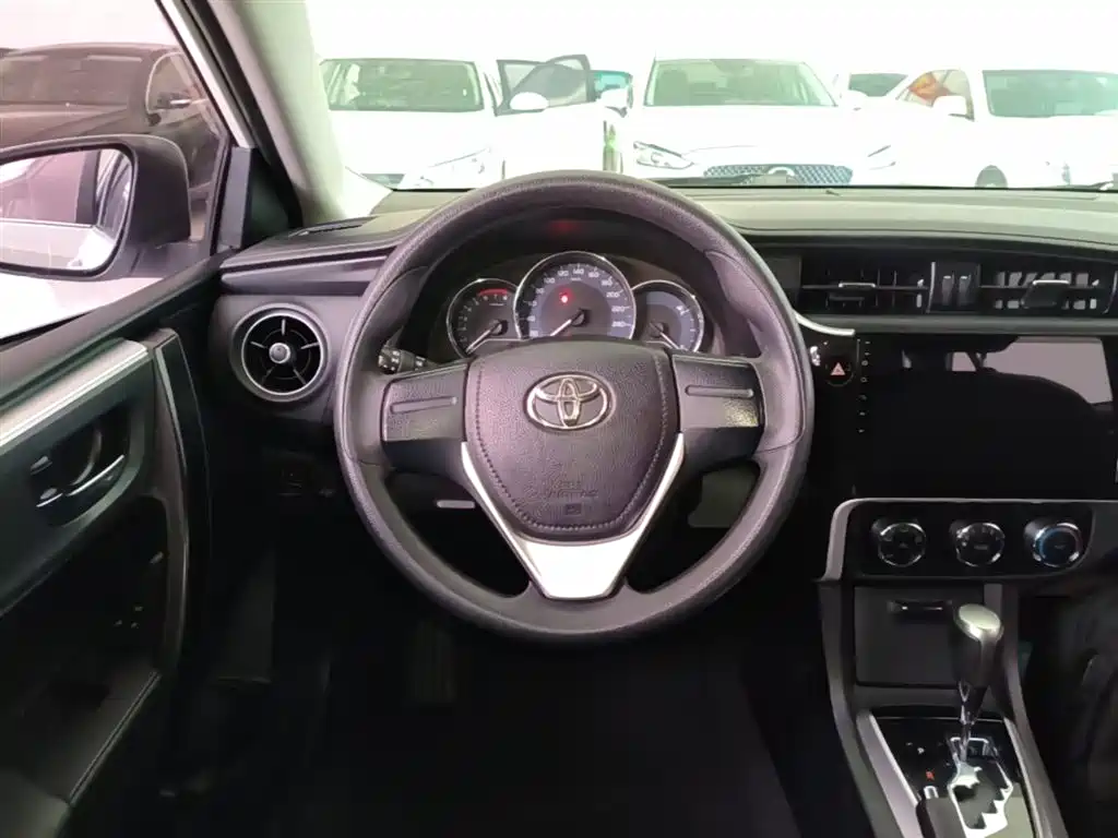 Toyota Corolla 2017 Facelift 1.2T S-CVT GL фото 11