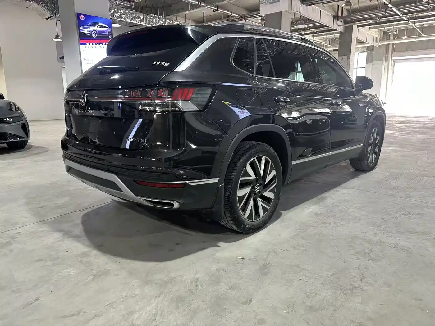 Volkswagen Tayron 2022 280TSI 2WD Luxury Smart Connect Edition фото 9