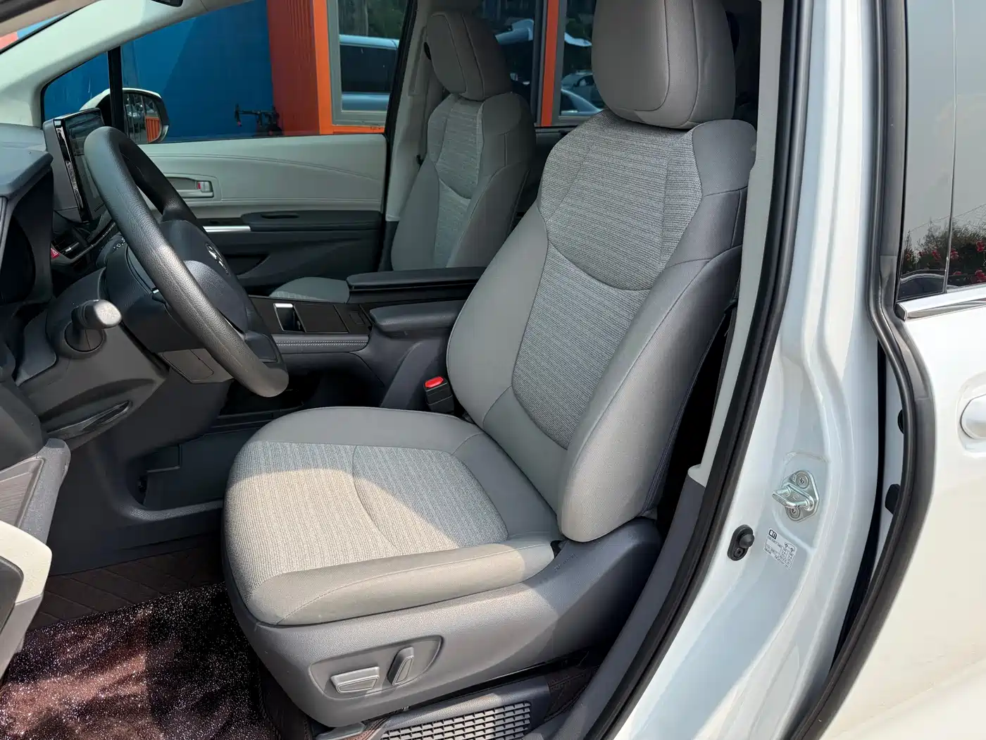 Toyota Sienna 2021 2.5L Hybrid Comfort Edition фото 12
