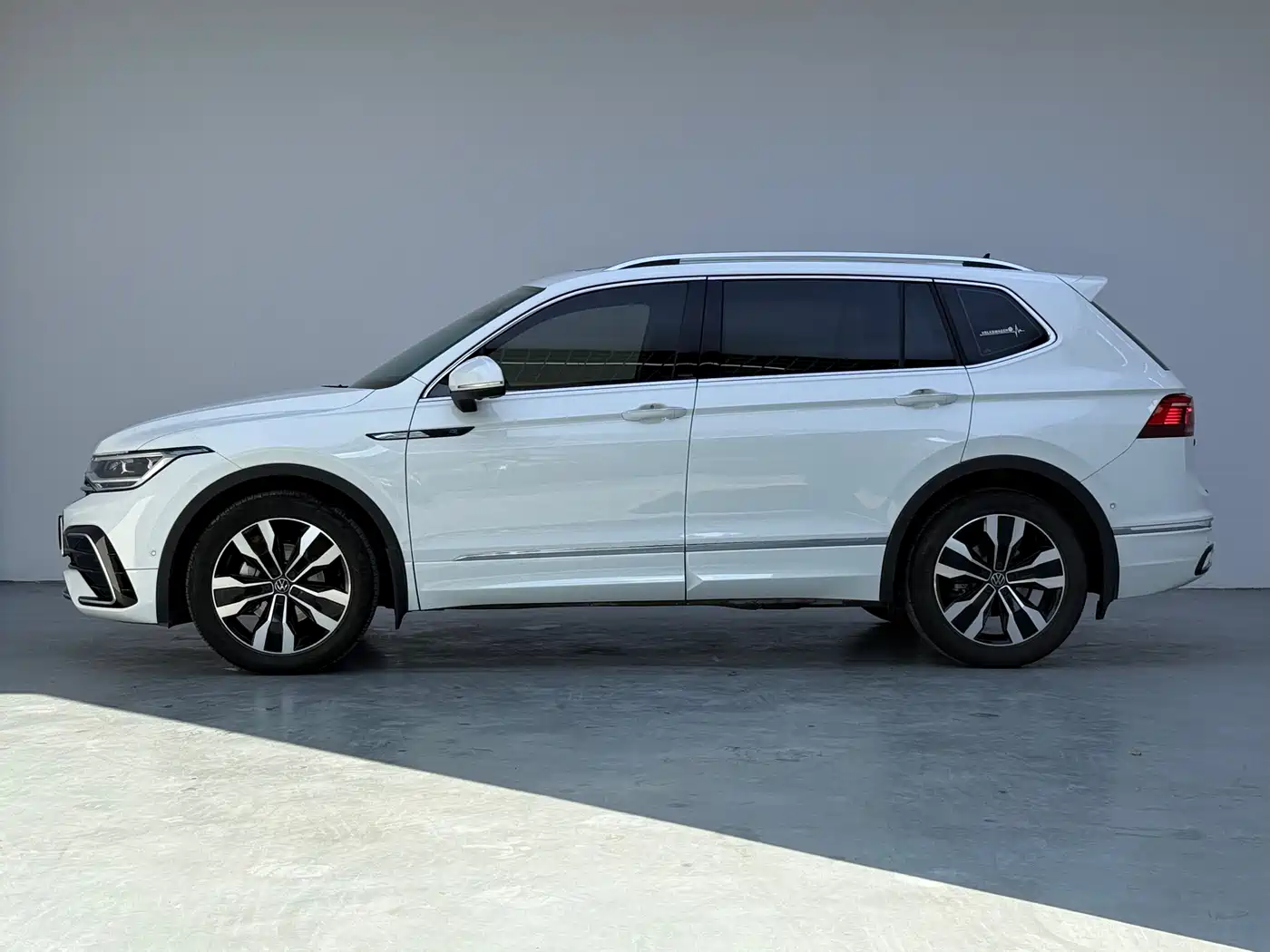 Volkswagen Tiguan L 2024 Outstanding 330TSI Auto 2WD R-Line Dragon Glory Edition фото 6