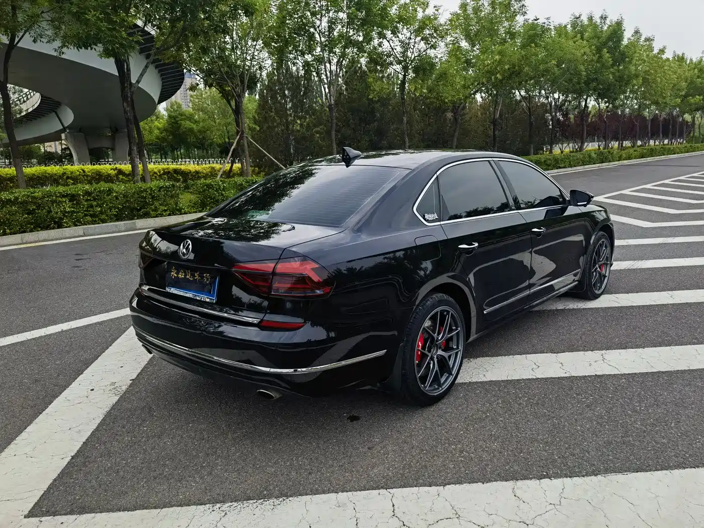 Volkswagen Passat 2017 330TSI DSG Luxury фото 6
