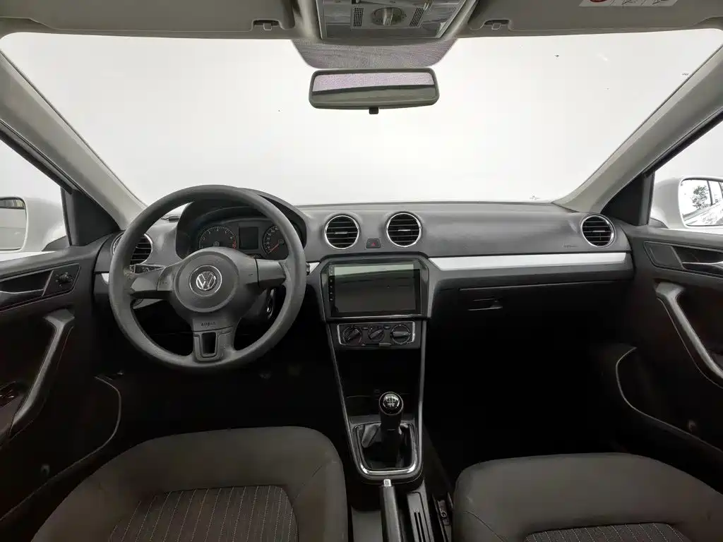 Photo 5 - Volkswagen Jetta