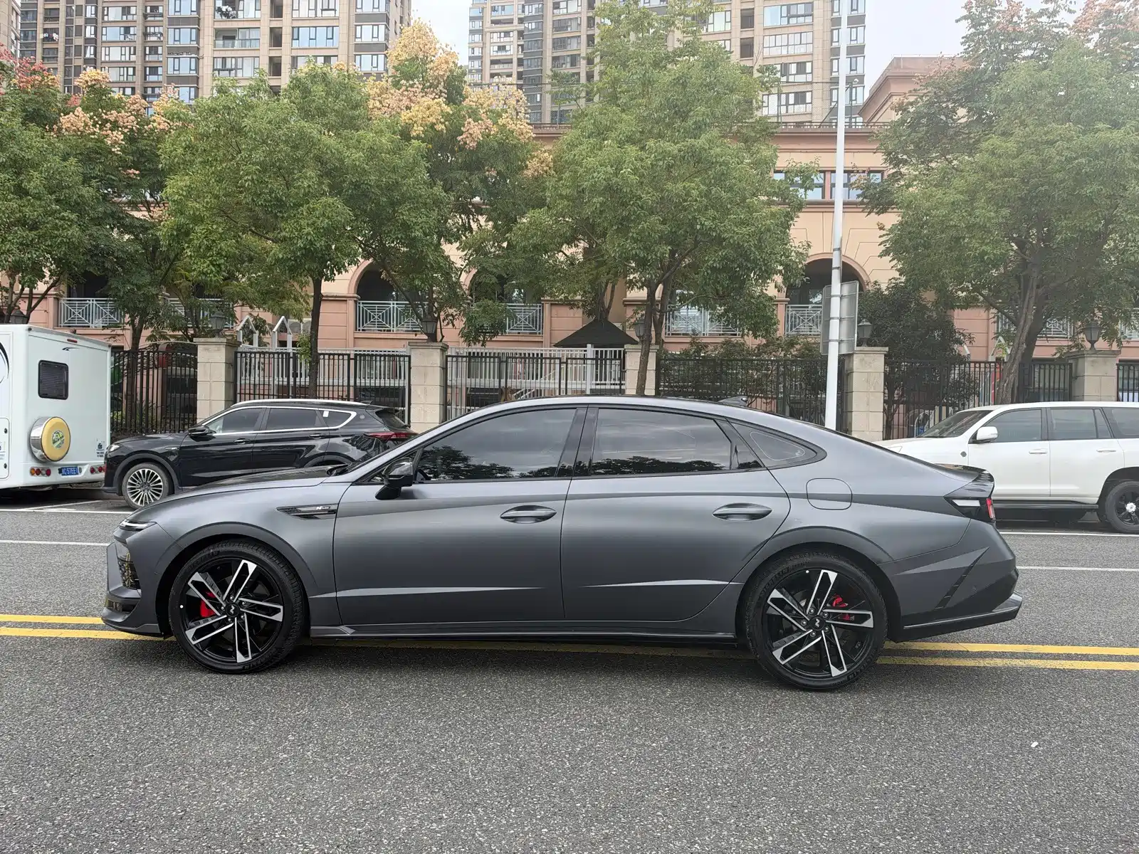 Photo 7 - Hyundai Sonata