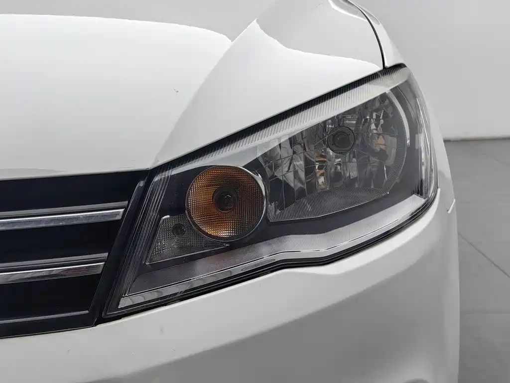 Photo 7 - Volkswagen Jetta