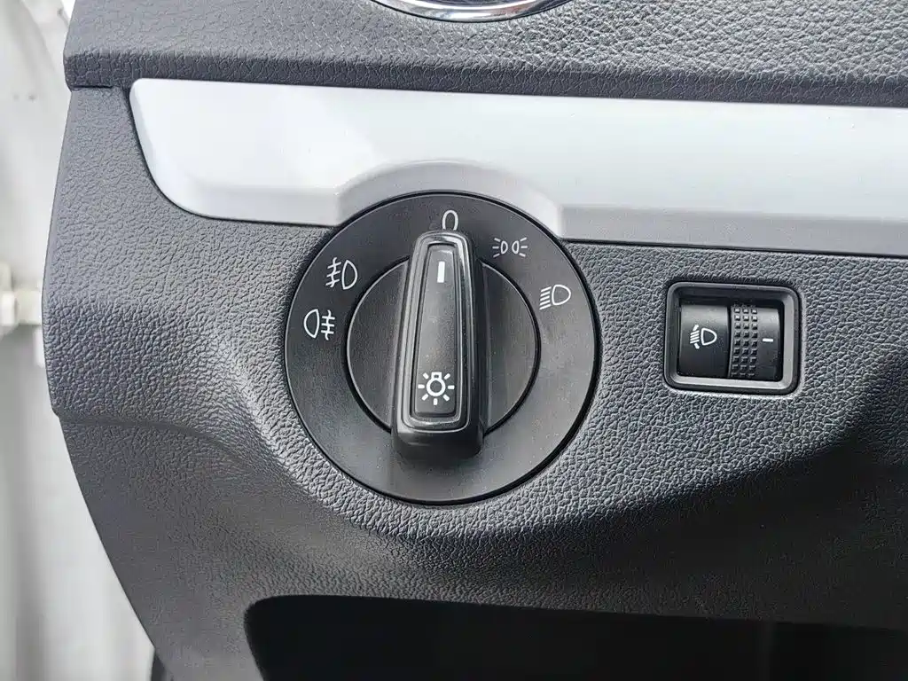 Photo 21 - Volkswagen Jetta