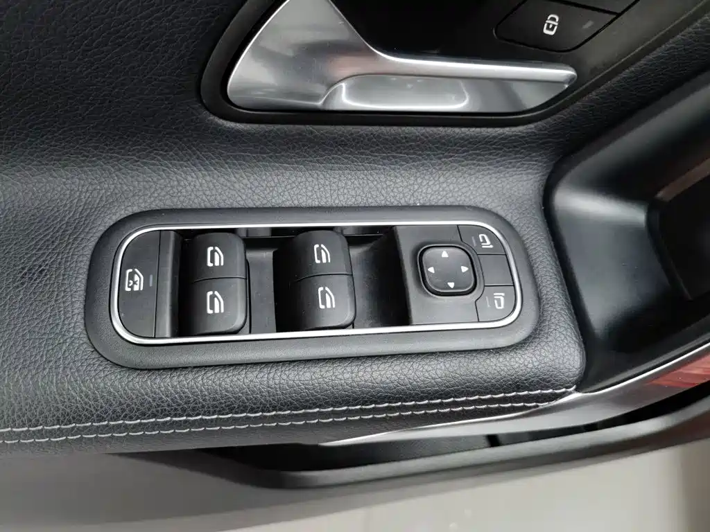 صورة 9 - Mercedes-Benz A-Class