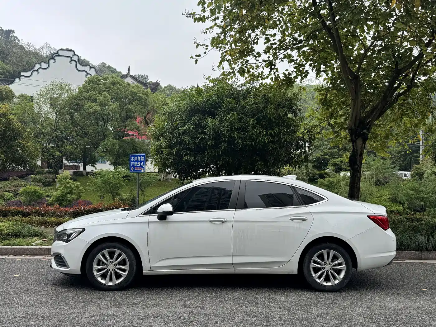 Buick Verano 2018 Sedan 20T Dual Clutch Leading фото 3