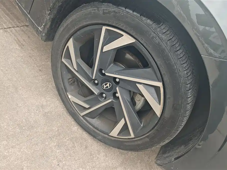 Hyundai Elantra 2023 Model 1.5L CVT LUX Premium Edition фото 6