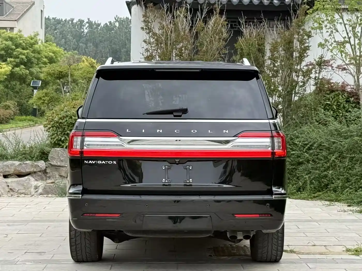 Photo 20 - Lincoln Navigator