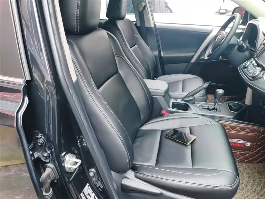 Toyota RAV4 Rongfang 2019 2.0L CVT 2WD Style X Limited Edition China VI фото 25