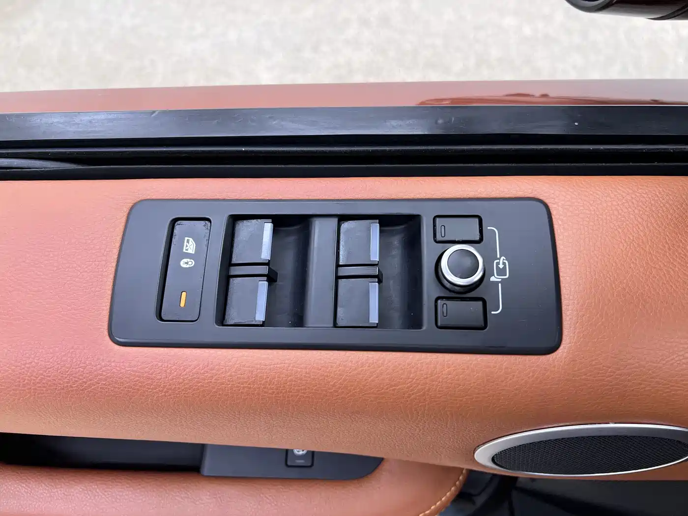 Land Rover Discovery 2017 3.0 SC V6 SE фото 41