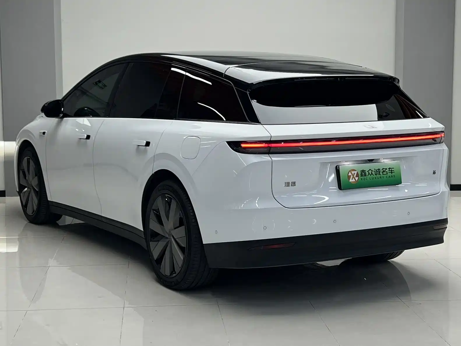 Photo 17 - Li Auto i6