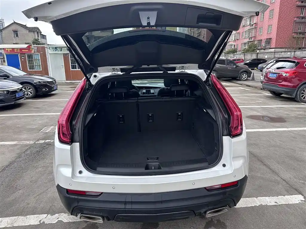 CADILLAC XT4