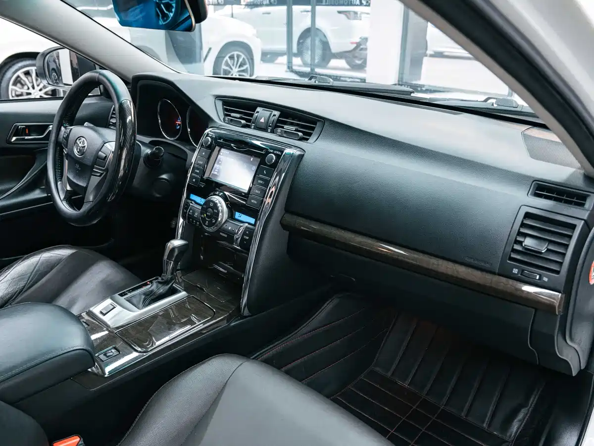 Toyota Reiz 2013 2.5V Elite Edition фото 18