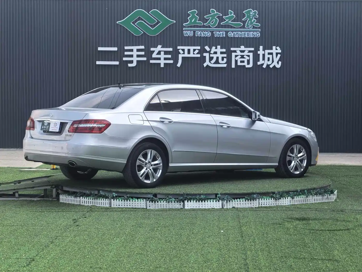 Mercedes-Benz E-Class 2012 E 300 L Fashion фото 18