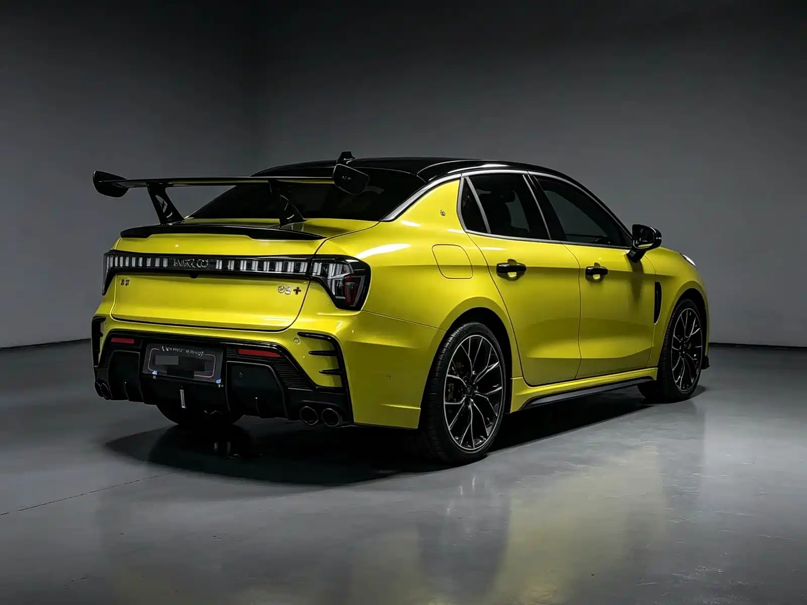 Photo 8 - Lynk & Co 03