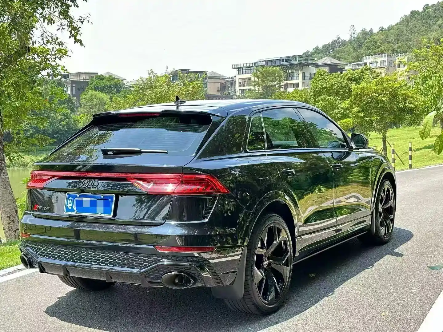 Photo 9 - Audi RS Q8