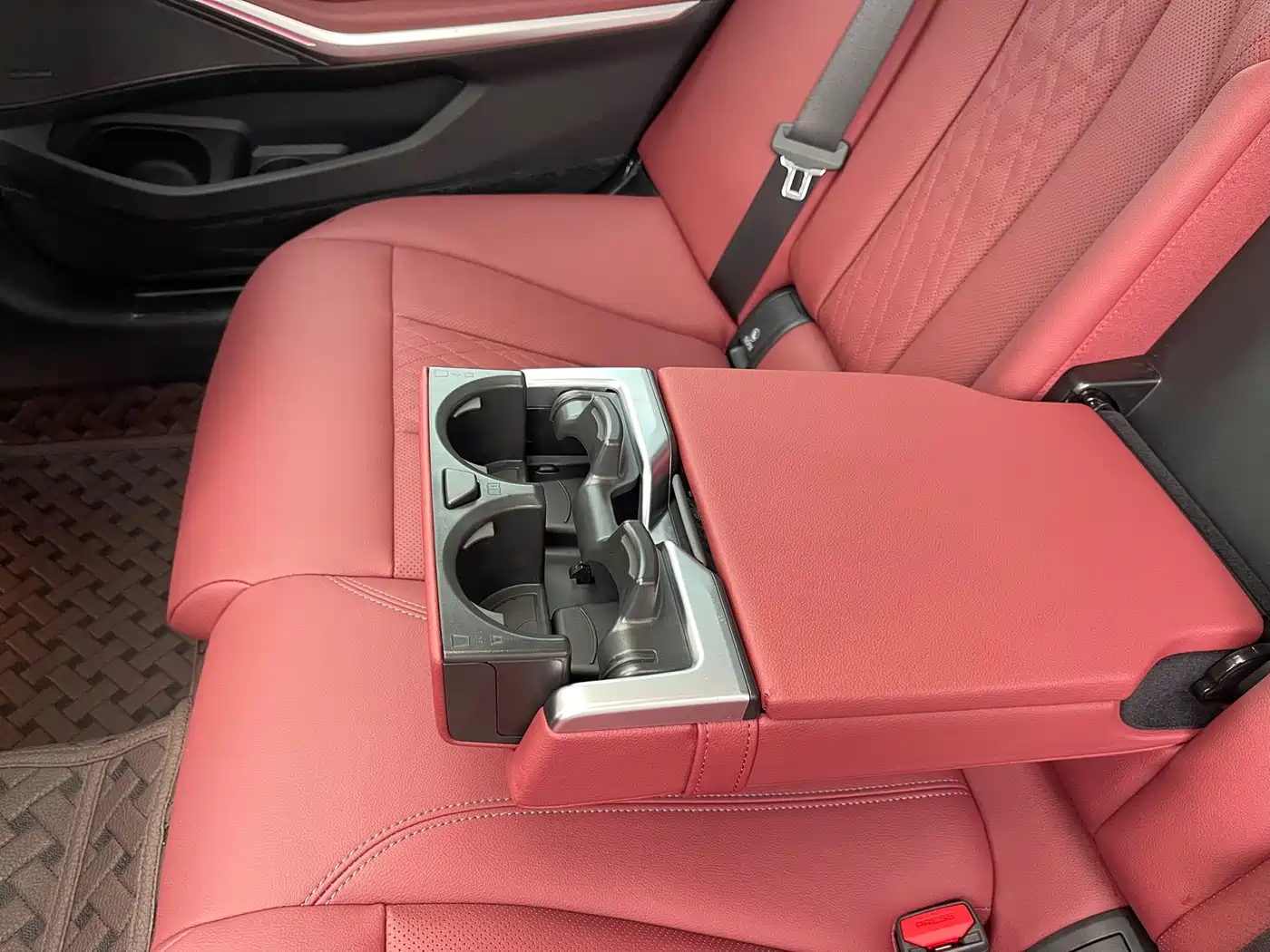 BMW 3 Series 2025 330Li Premium M Sport Night Edition фото 18