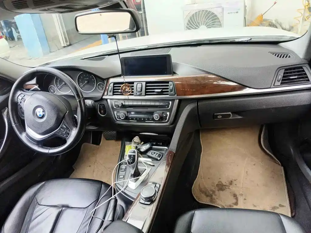 Photo 12 - BMW 3 Series