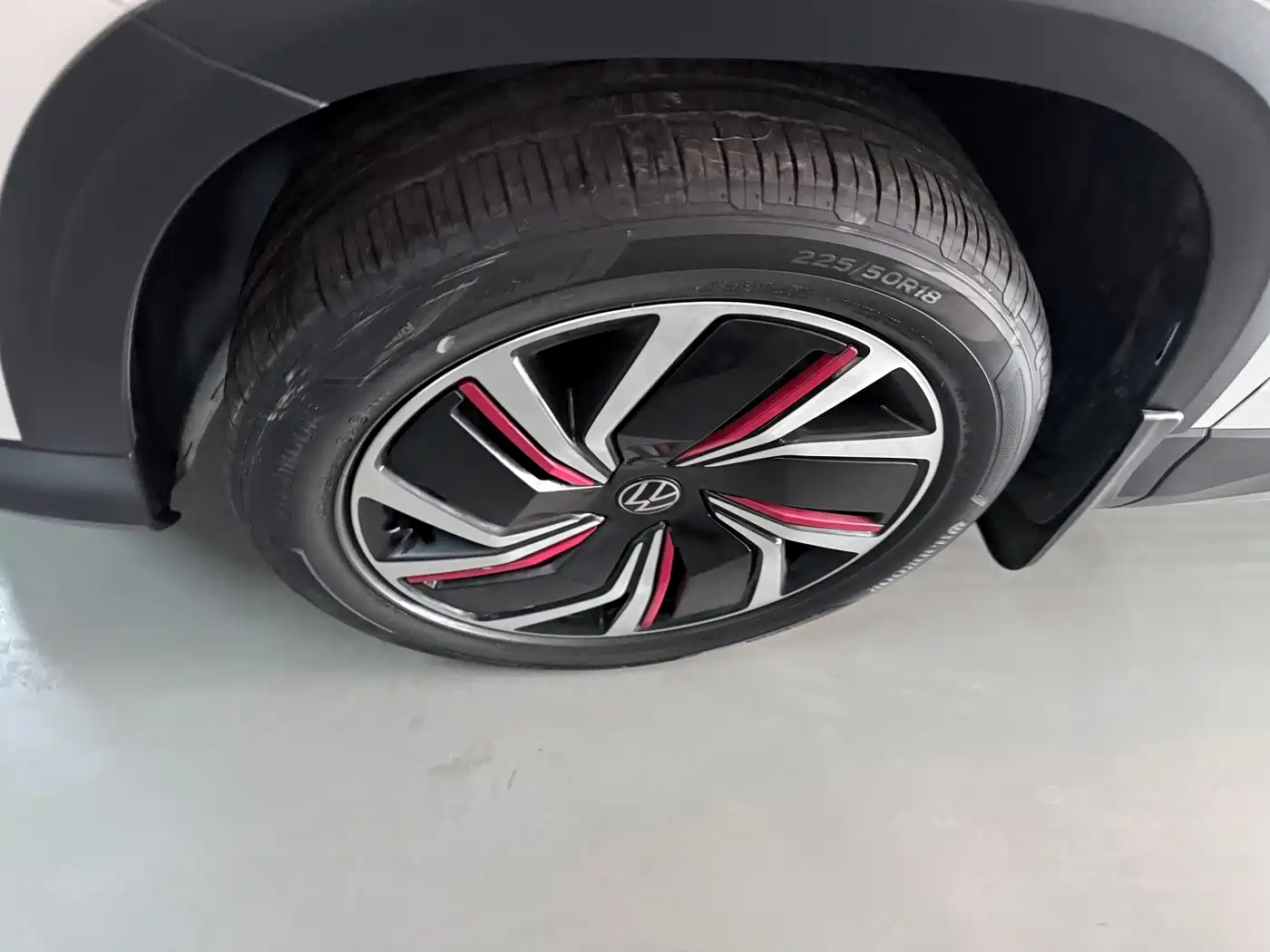 Volkswagen Tharu 2024 300TSI 2WD Moon Premium Edition фото 5