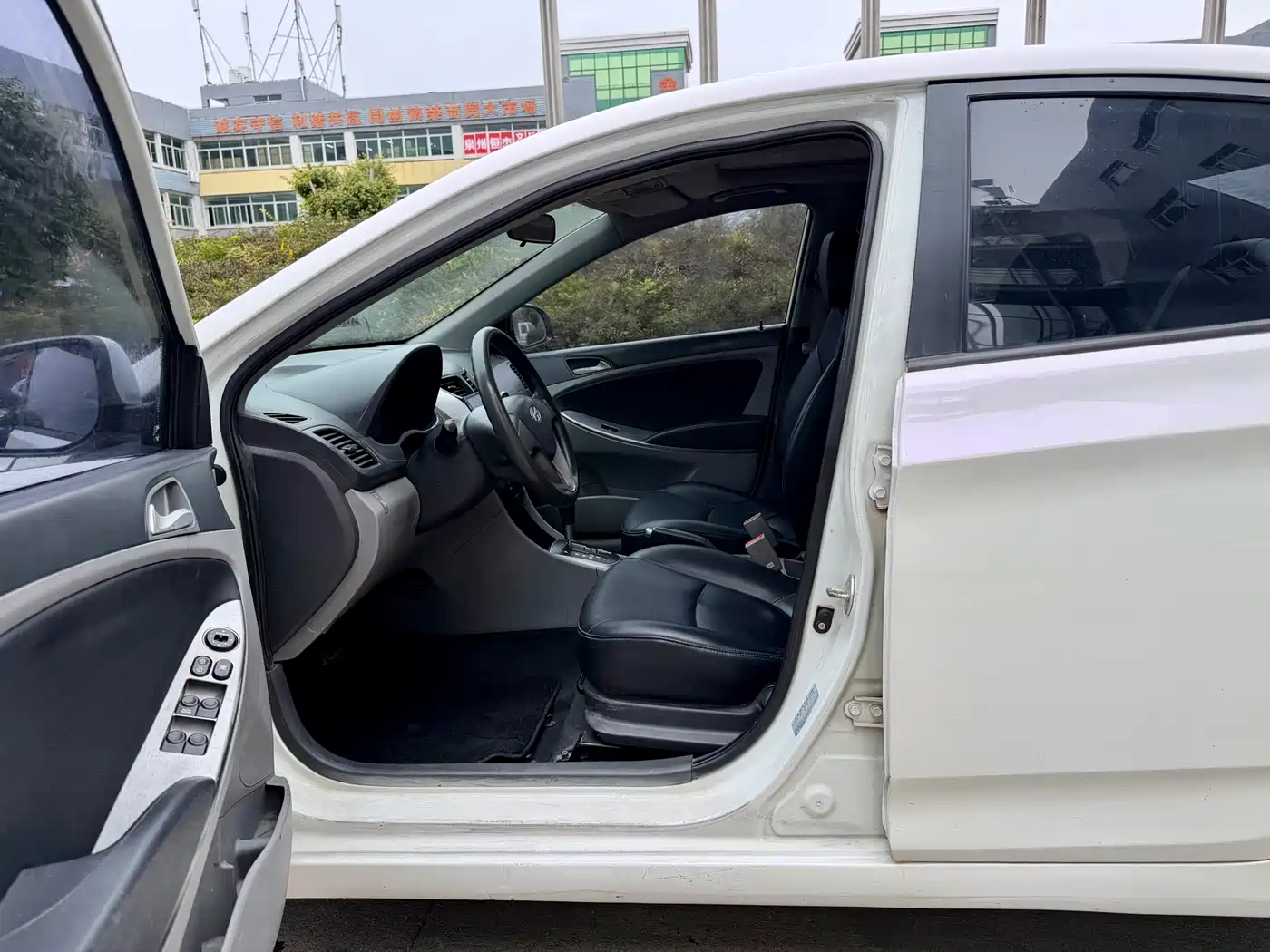 Hyundai Verna 2014 1.4L Automatic Leading GLX фото 6
