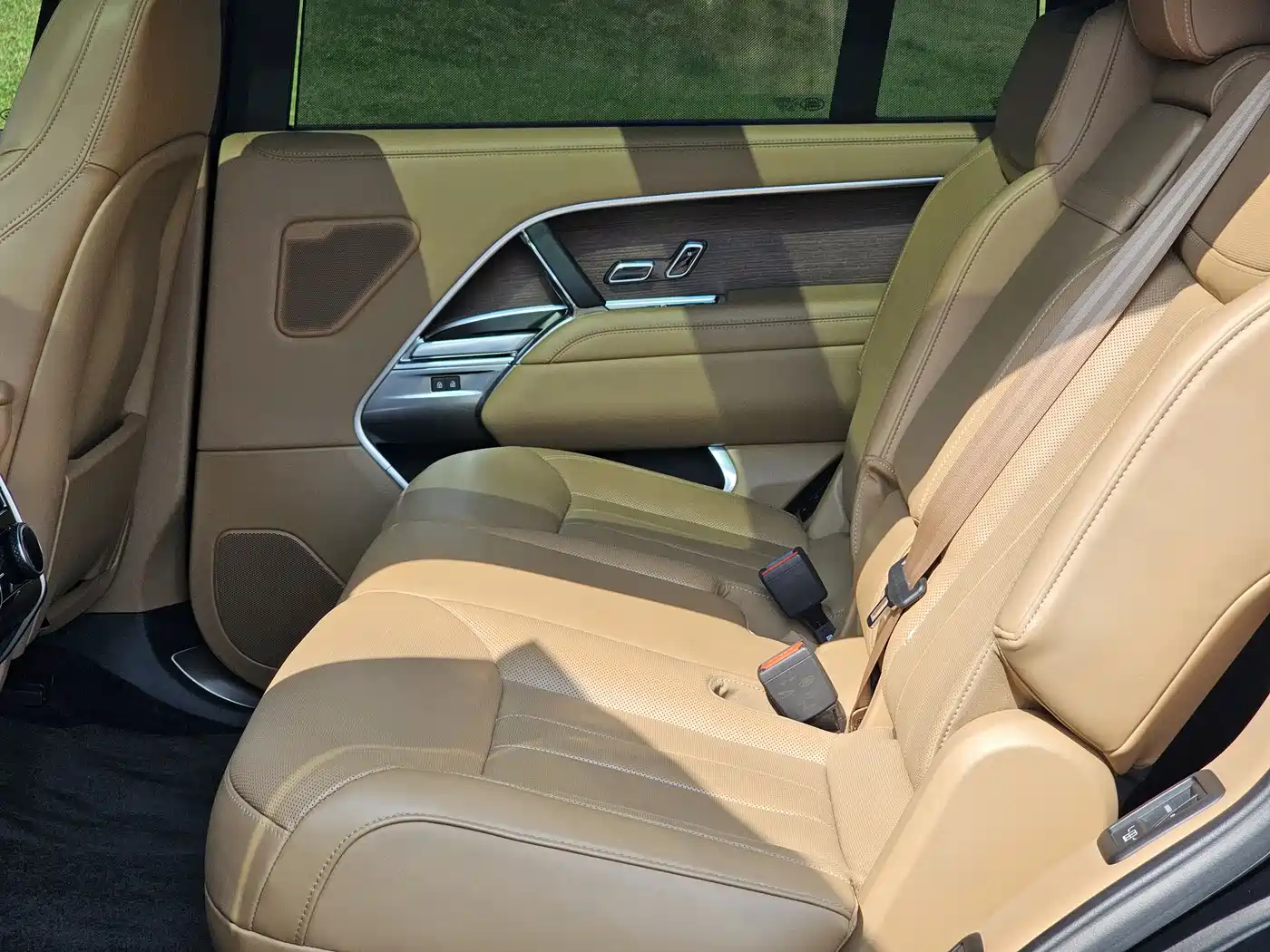 Land Rover Range Rover 2023 3.0 L6 400PS Golden Age 7-Seater Long Wheelbase фото 21