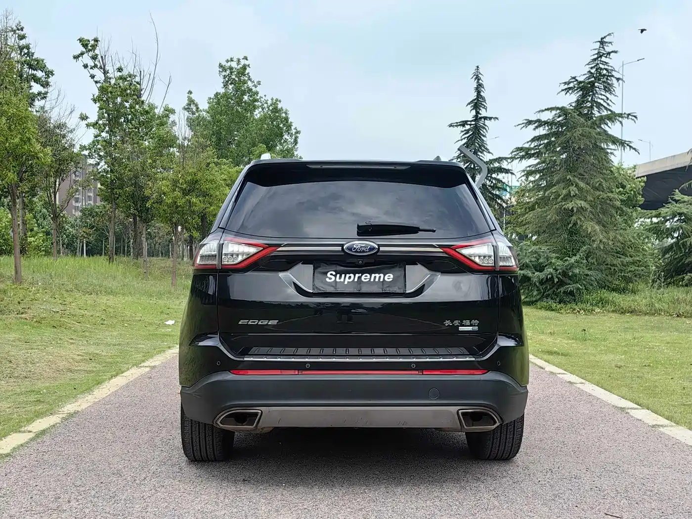 Photo 11 - Ford Edge
