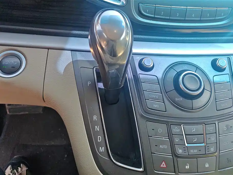 Buick GL8 2011 3.0L XT Luxury Business Flagship фото 16