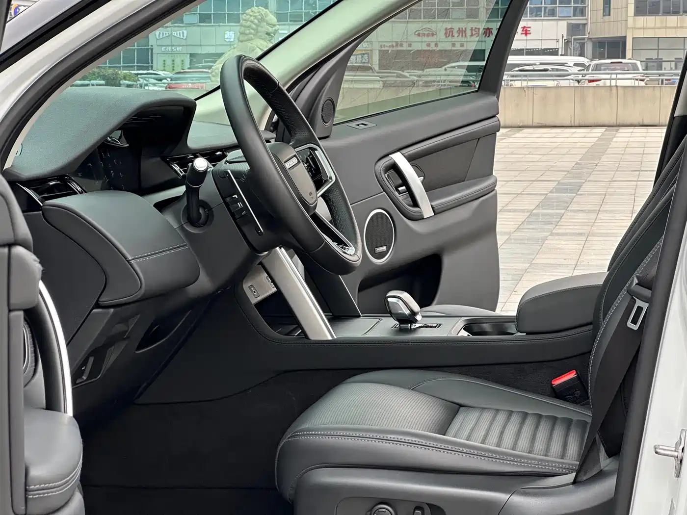 Land Rover Discovery Sport 2024 Luxury Custom Edition фото 8