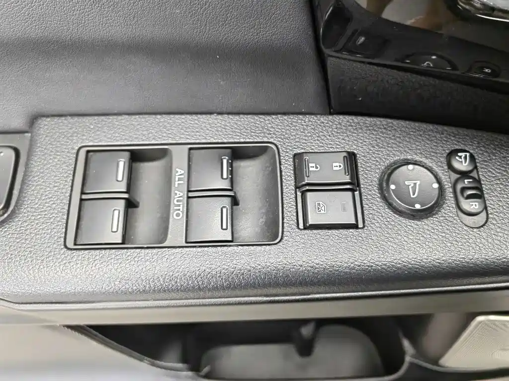 Фото 9 - Honda Elysion