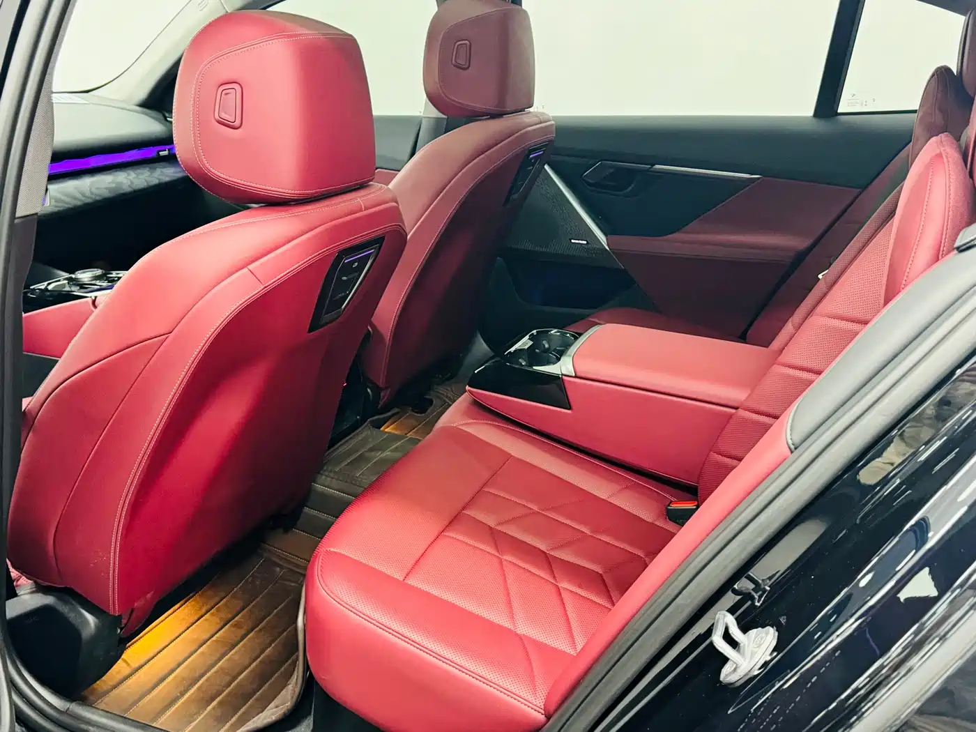 BMW 5 Series 2025 530Li Leading Luxury Package фото 7