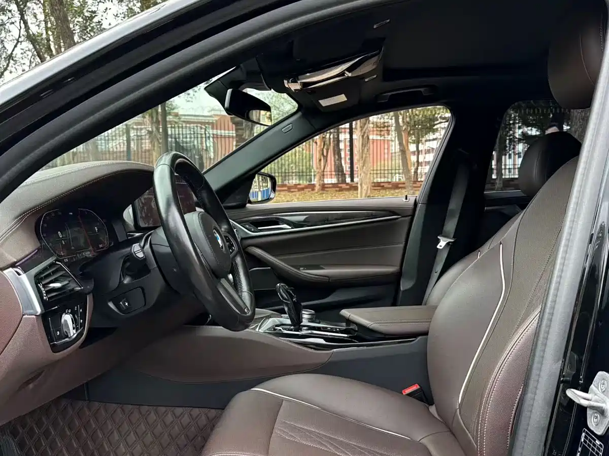 BMW 5 Series 2021 525Li M Sport Package фото 4