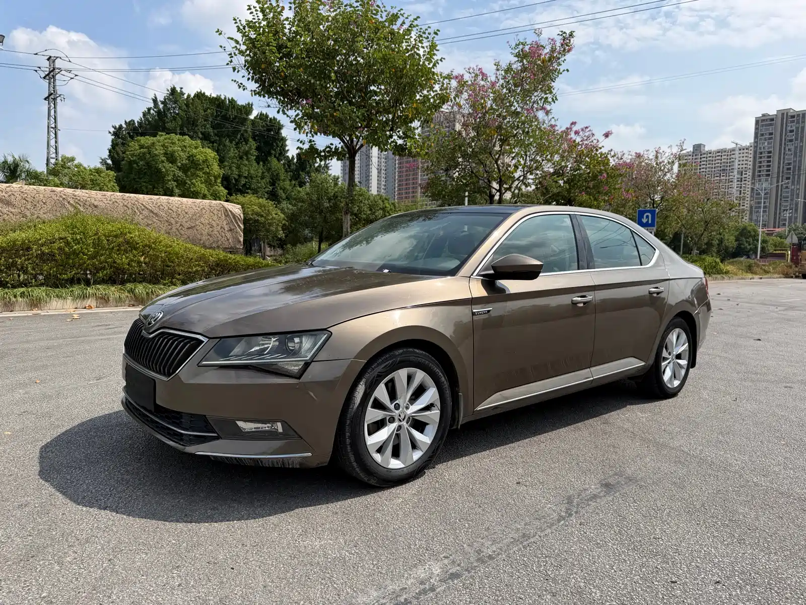 صورة 1 - Škoda Superb