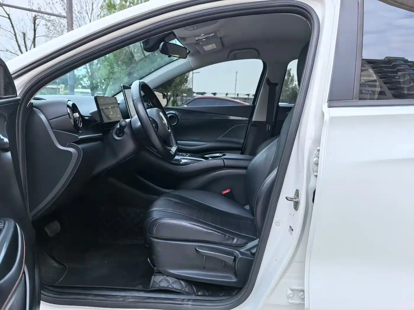 BYD e2 2023 Luxury Model фото 4