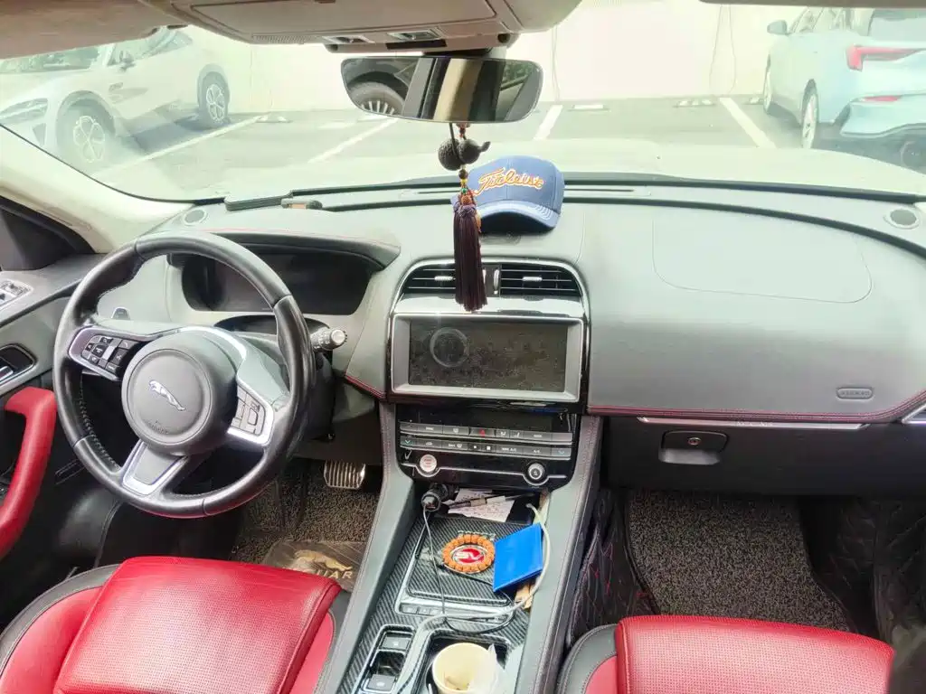 Photo 12 - Jaguar F-PACE