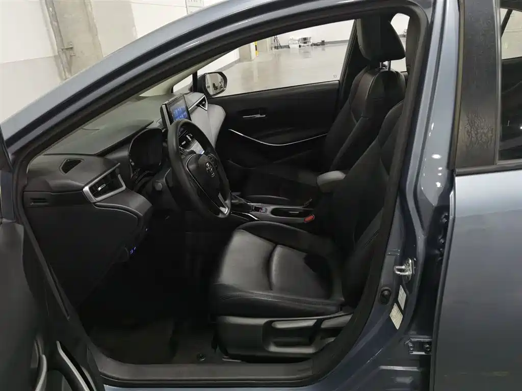 Toyota Corolla 2021 Hybrid 1.8L E-CVT Elite Edition фото 10