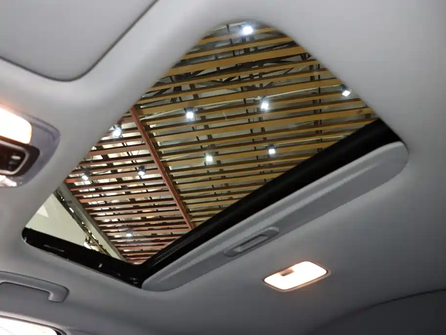 Photo 16 - Hyundai Elantra