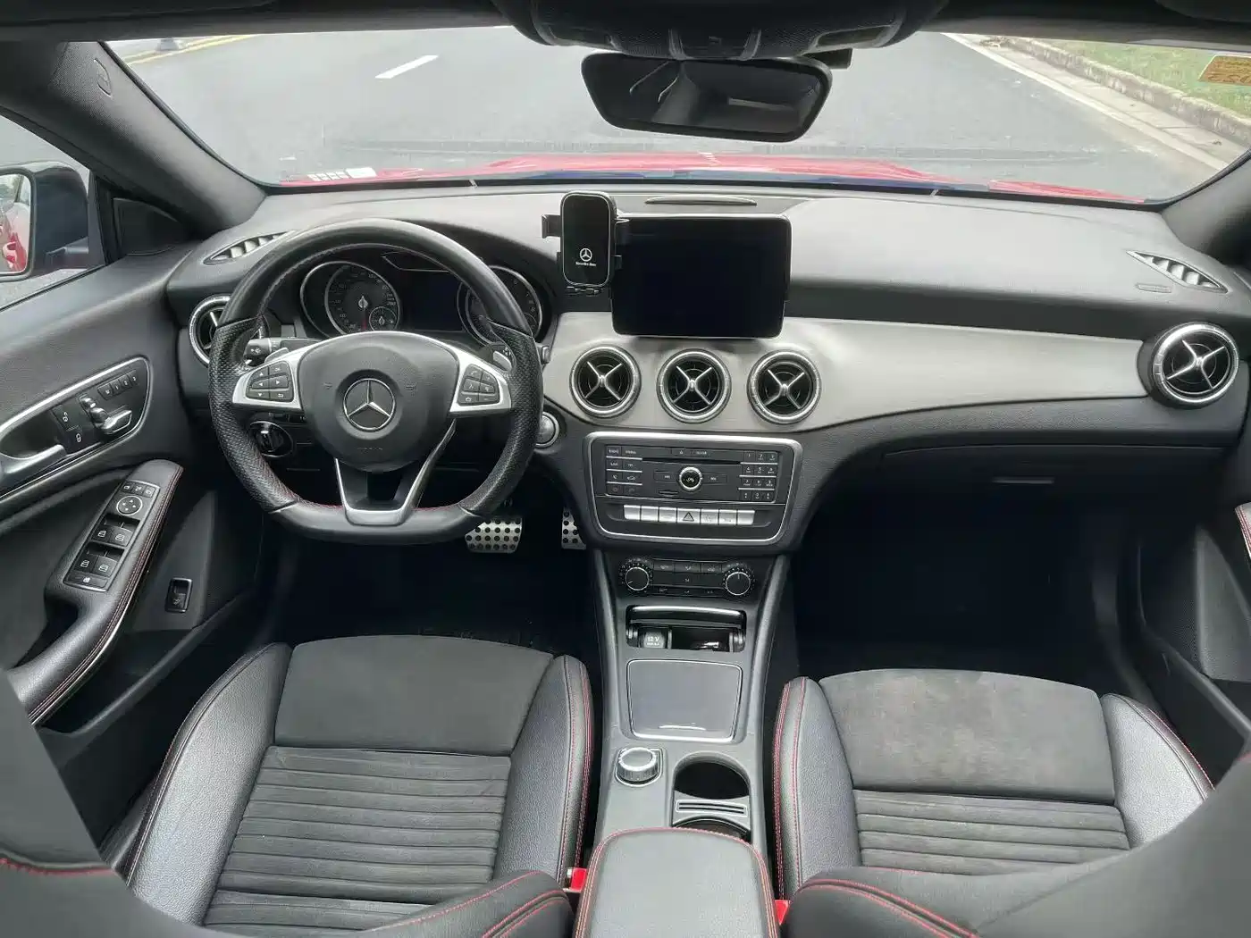 Mercedes-Benz CLA (Import) 2017 CLA 220 4MATIC фото 9