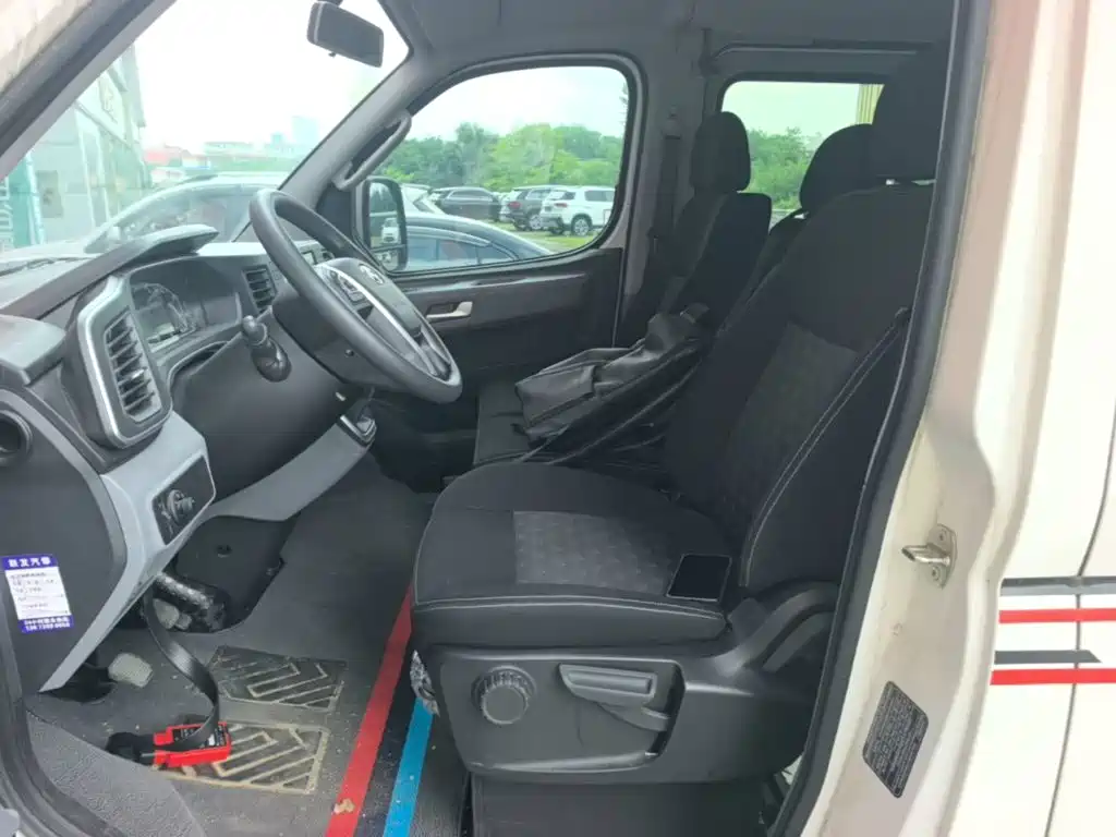 SAIC Maxus Xintu V80 2024 2024 Model Facelift Aoyun 6MT Short Wheelbase Ultra Low Roof 147Ps 5/6 Seats